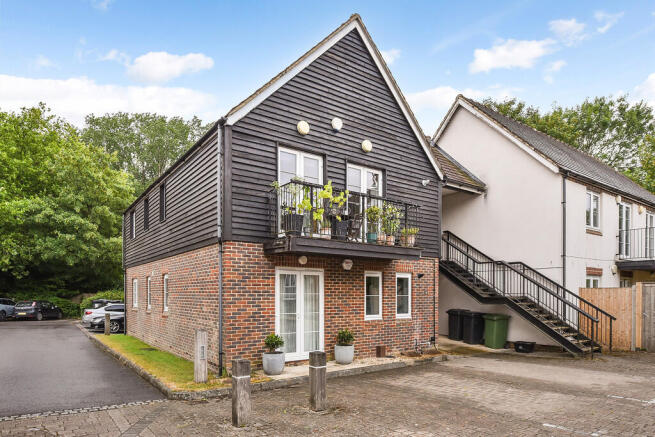 2 bed property, in Church Green Close, £325,000