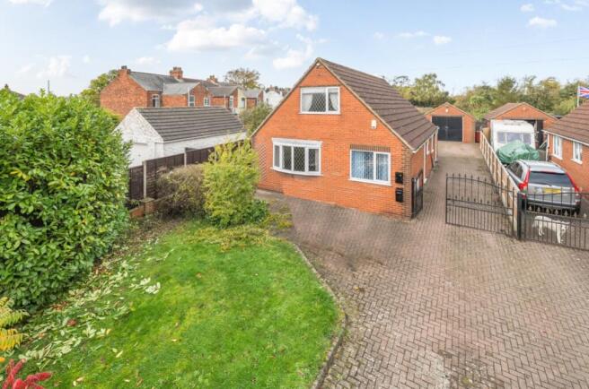 3 bed property, in Staple Road, £170,000