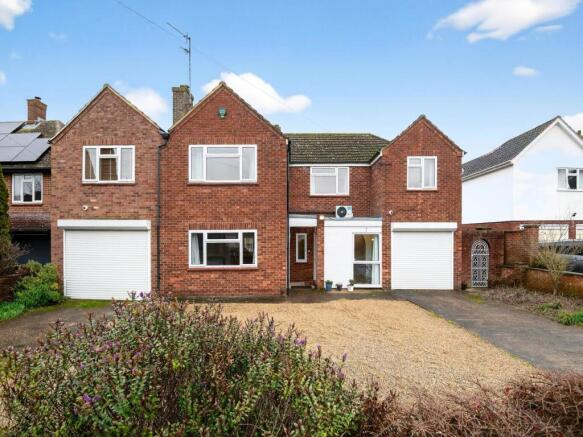 5 bed property, in Middledrift, £975,000