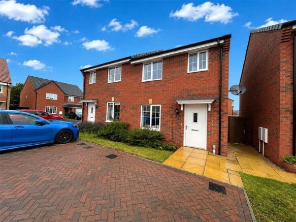 3 bed property, in Spa Chase, £225,000