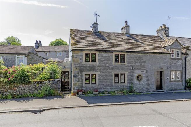 2 bed property, in Foolow, £295,000