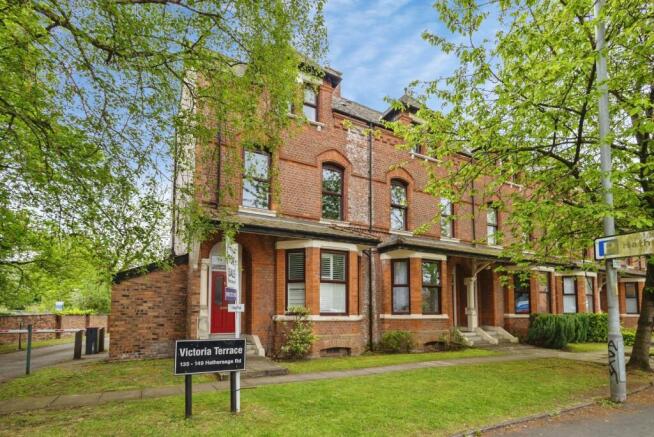 1 bed property, in Hathersage Road, £120,000