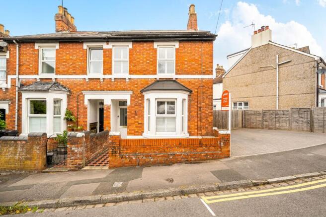 4 bed property, in Ashford Road, £375,000