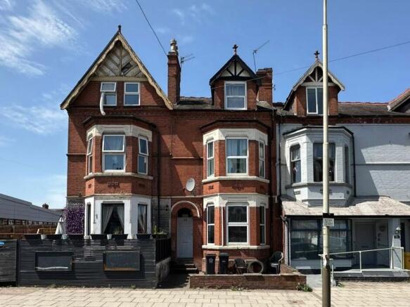 3 bed property, in Fosse Road North, £305,000