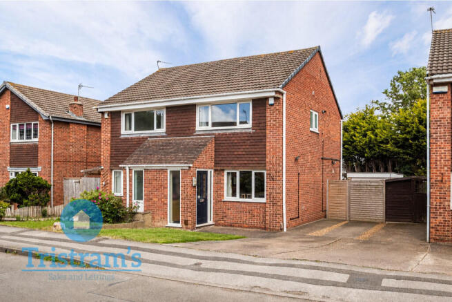 2 bed property, in Latimer Drive, £245,000