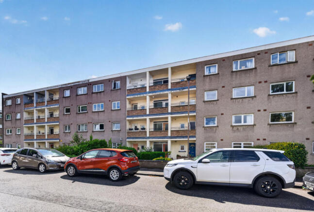 3 bed property, in 2 Flat 6 Trinity Court, £210,000