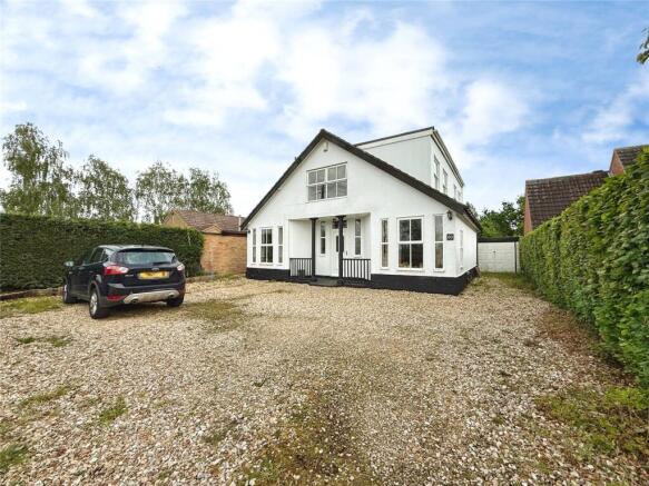 4 bed property, in Hawthorn Road, £450,000