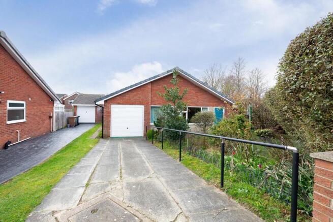 3 bed property, in Lancaster Drive, £220,000