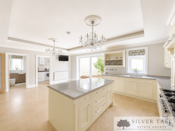 3 bed property, in Limestone Road, £415,000