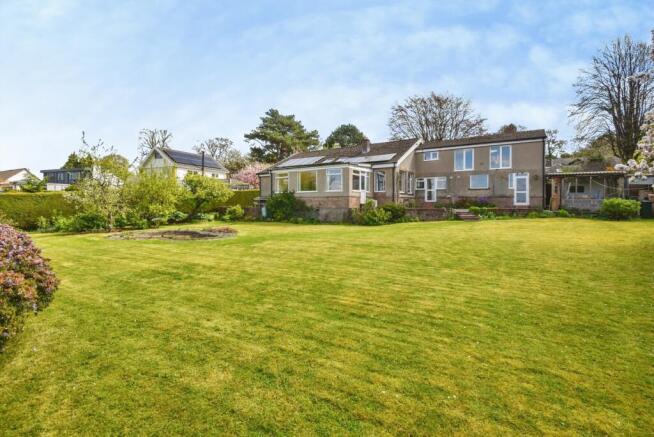 4 bed property, in Haverbreaks Road, £830,000