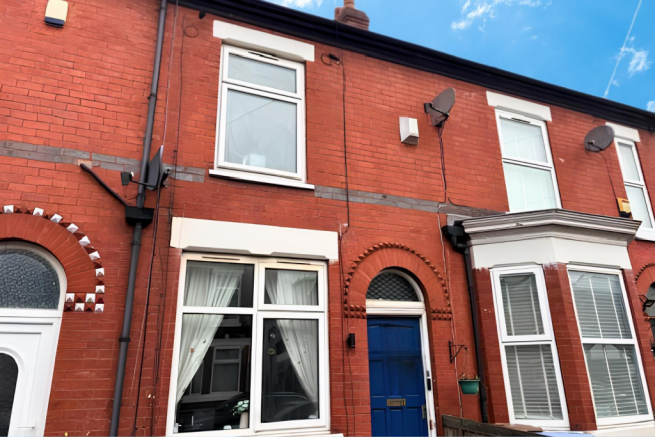 2 bed property, in Osborne Road, £190,000