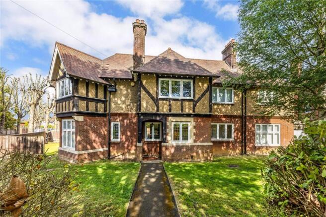 6 bed property, in London Road, £1,195,000