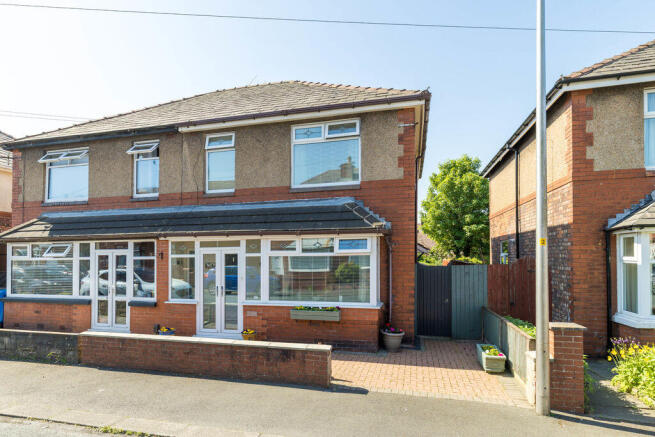 3 bed property, in Orrell Gardens, £220,000