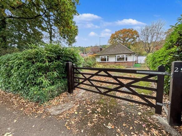3 bed property, in West Christchurch, £475,000