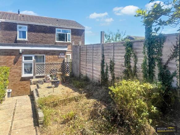3 bed property, in Grays, £300,000