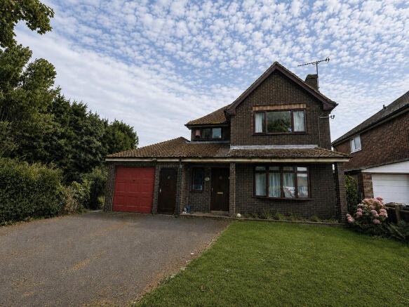 3 bed property, in Long Lane, £350,000