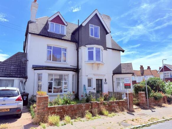 2 bed property, in Cantelupe Road, £170,000