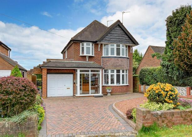 3 bed property, in Ounsdale Road, £485,000