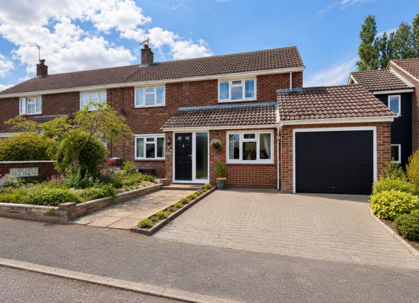4 bed property, in Gepps Close, £425,000