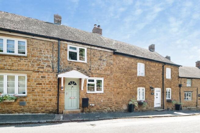 2 bed property, in Philcote Street, £425,000