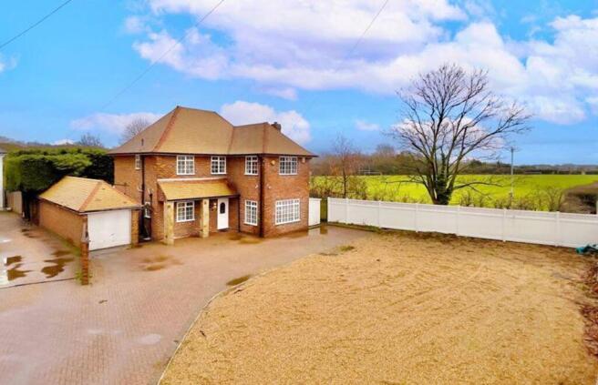 4 bed property, in Park Road, £1,049,900