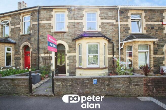 3 bed property, in Fields Park Terrace, £230,000