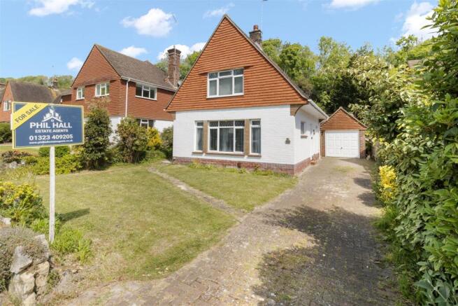 2 bed property, in Parkway, £450,000
