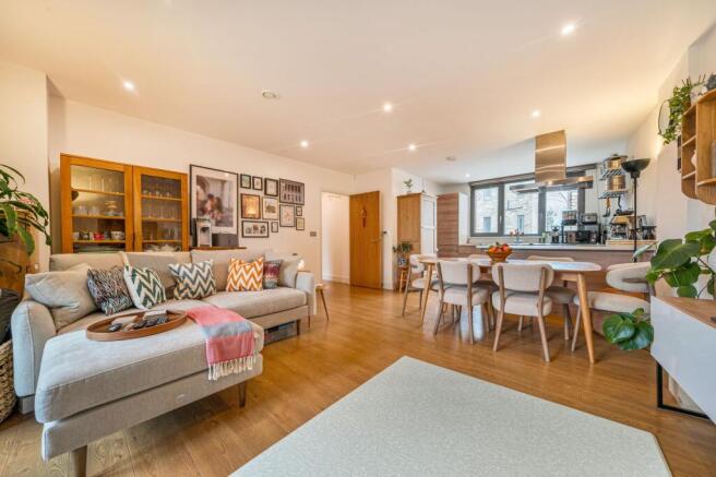 2 bed property, in Silwood Street, £475,000