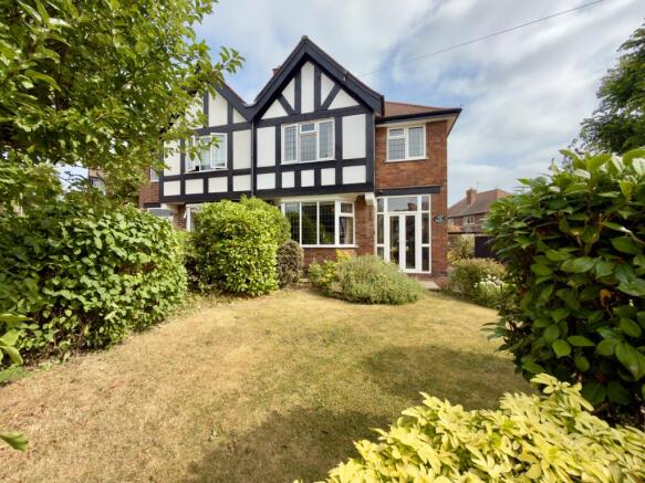 3 bed property, in Larch Crescent, £425,000
