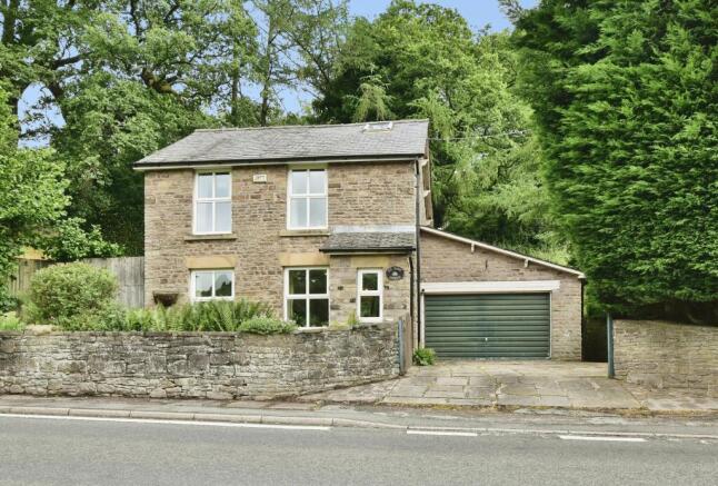 3 bed property, in Chapel Road, £550,000