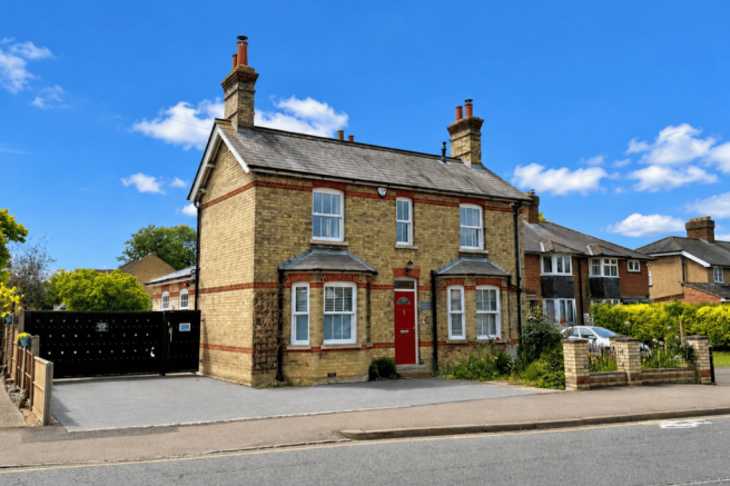 3 bed property, in Stotfold Road, £750,000
