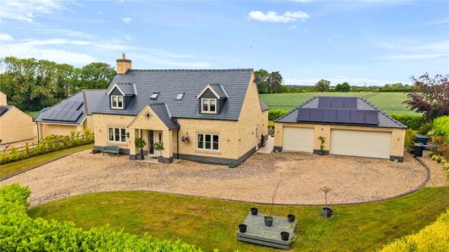 4 bed property, in Owmby Cliff Road, £725,000