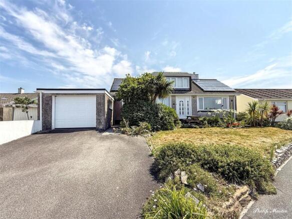 3 bed property, in Ridgeway, £400,000