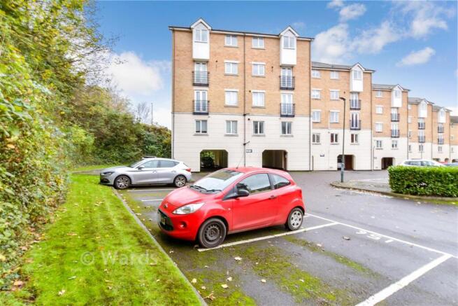 2 bed property, in Keating Close, £130,000