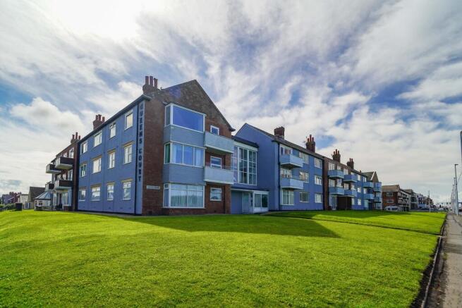 2 bed property, in Queens Promenade, £70,000