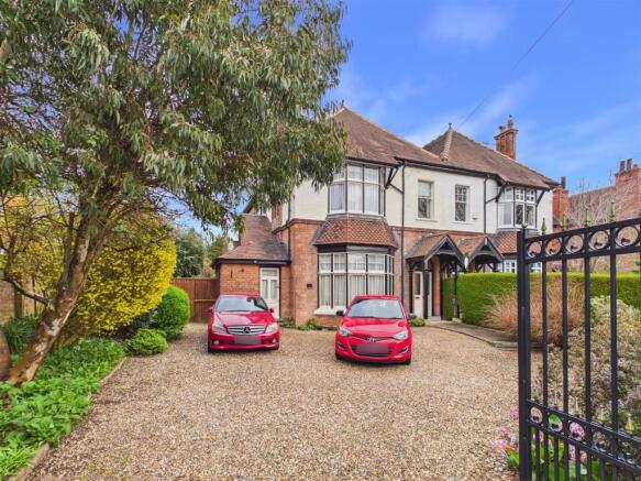 5 bed property, in Davenport Avenue, £625,000