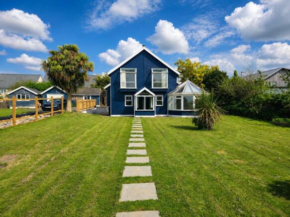 2 bed property, in Pathfields, £399,950