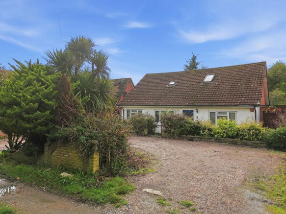 4 bed property, in Noak Hill Close, £500,000