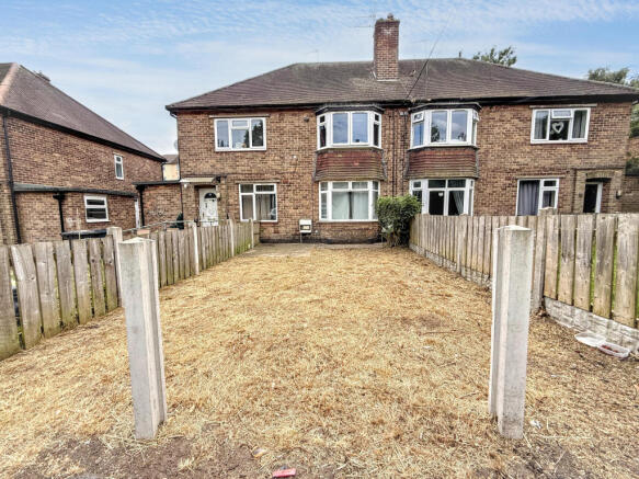 2 bed property, in Valley Road, £100,000