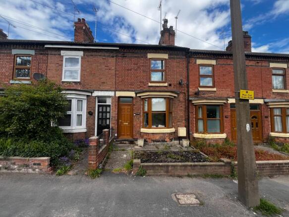 2 bed property, in Forest Road, £135,000