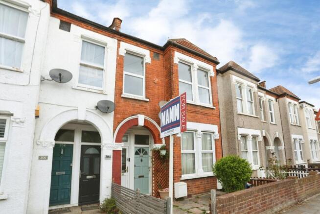 2 bed property, in Blandford Road, £400,000