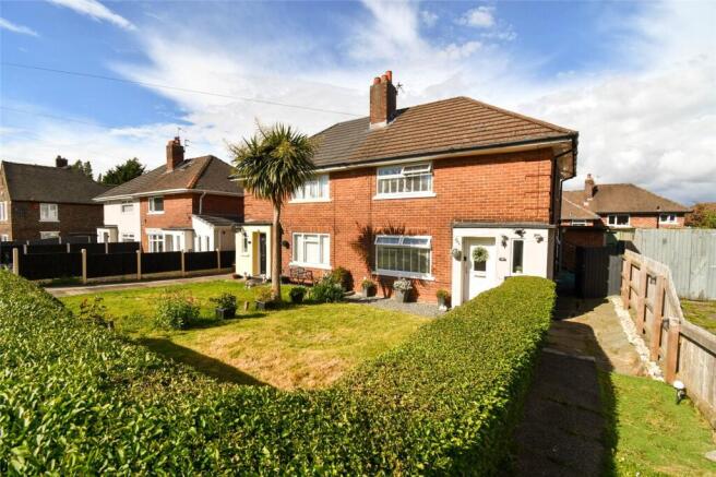 2 bed property, in Cotswold Road, £175,000