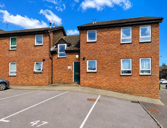 Studio, in Hillingdale, £135,000