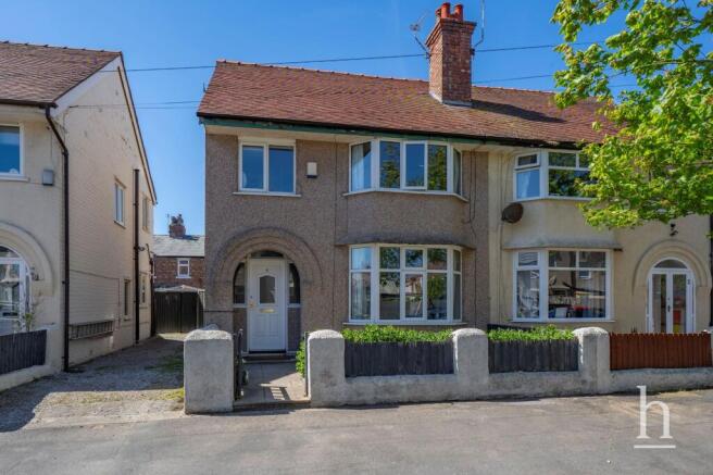 3 bed property, in Cranbourne Avenue, £270,000