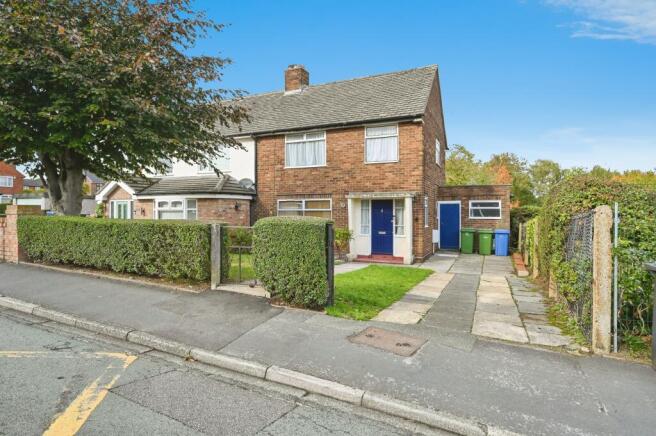 3 bed property, in Wood Lane, £295,500