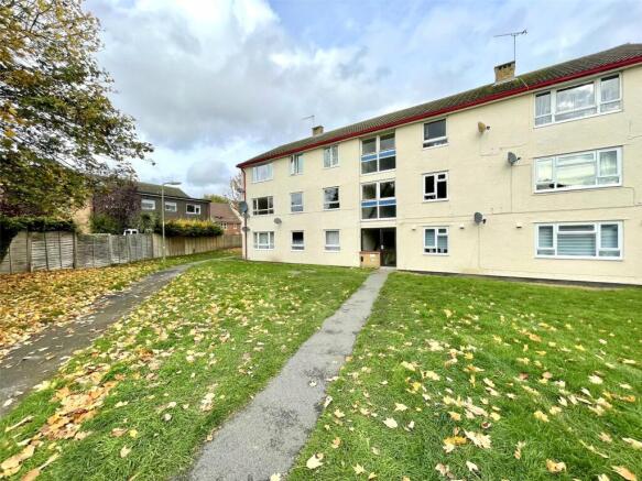 3 bed property, in Montgomery Road, £140,000