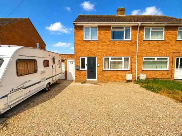 3 bed property, in Briar Close, £264,950