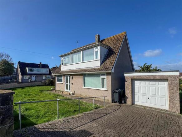 3 bed property, in St. Davids Close, £335,000