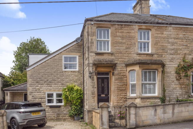 4 bed property, in South Street, £750,000