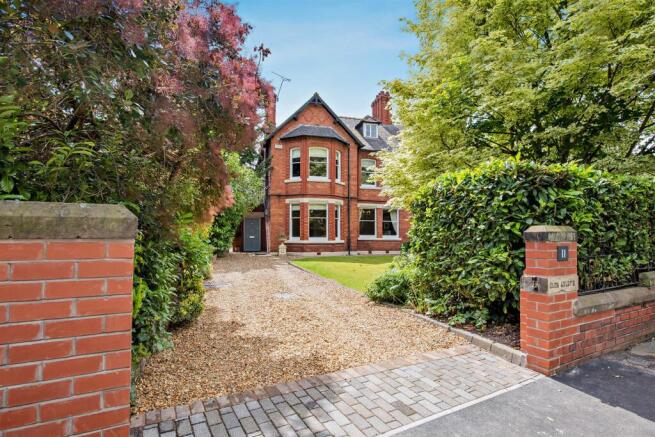 6 bed property, in Kilmorey Park, £1,250,000
